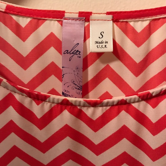 Alya pink chevron printed blouse top - size small - Picture 3 of 4